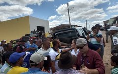 Sob manifestação, Porcos são aprendidos em feira de animais no sertão de Alagoas