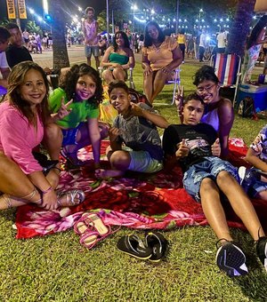 Família faz piquenique para curtir Verão Massayó com crianças