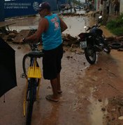 Após fortes chuvas, galeria rompe e inunda casas no bairro Mutange
