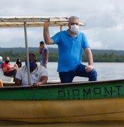 Alfredo Gaspar percorre lagoa e conhece rotina dos pescadores de Maceió