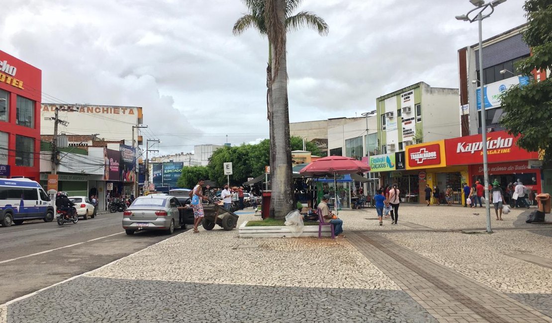 Estabelecimentos descumprem horário de abertura no primeiro dia de Fase Amarela em Arapiraca