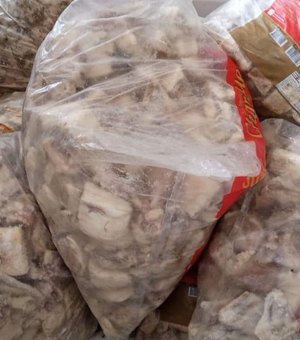Fiscalização sanitária apreende 700kg de carne deteriorada em supermercado