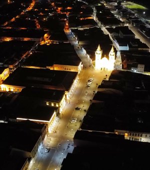 Prédios do Centro Histórico de Penedo ganham iluminação cênica
