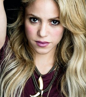 Sem saber da treta, Carolina Ferraz faz Shakira falar de Anitta: “Incrível”