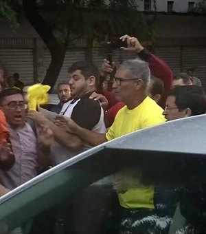 Senador Cid Gomes deixa a UTI de hospital após ser baleado em manifestação de policiais no Ceará