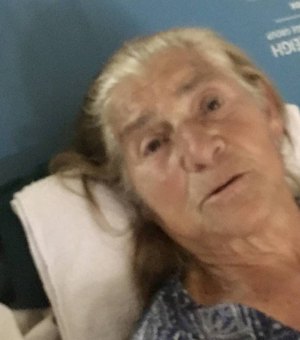 Avó de Michelle Bolsonaro aguarda cirurgia em maca no corredor de hospital
