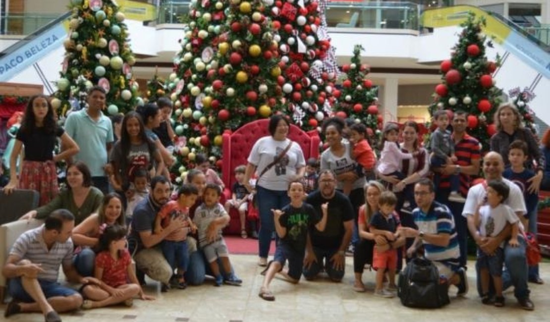 Shopping abre cedo para crianças autistas curtirem Papai Noel no silêncio
