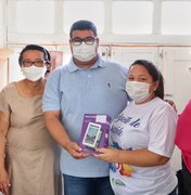 Prefeita de Porto Calvo entrega tablets aos agentes de saúde