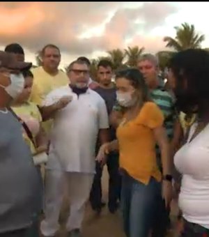 Vídeo mostra prefeita sendo intimidada durante caminhada em São Luís do Quitunde
