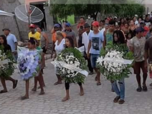 Menina morta pela mãe no Sertão alagoano é sepultada sob forte comoção e revolta