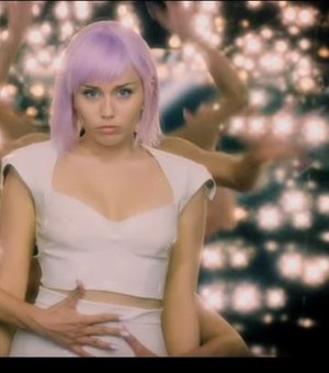 Netflix libera trailer da 5° temporada de “Black Mirror” com a participação de Miley  Cyrus 