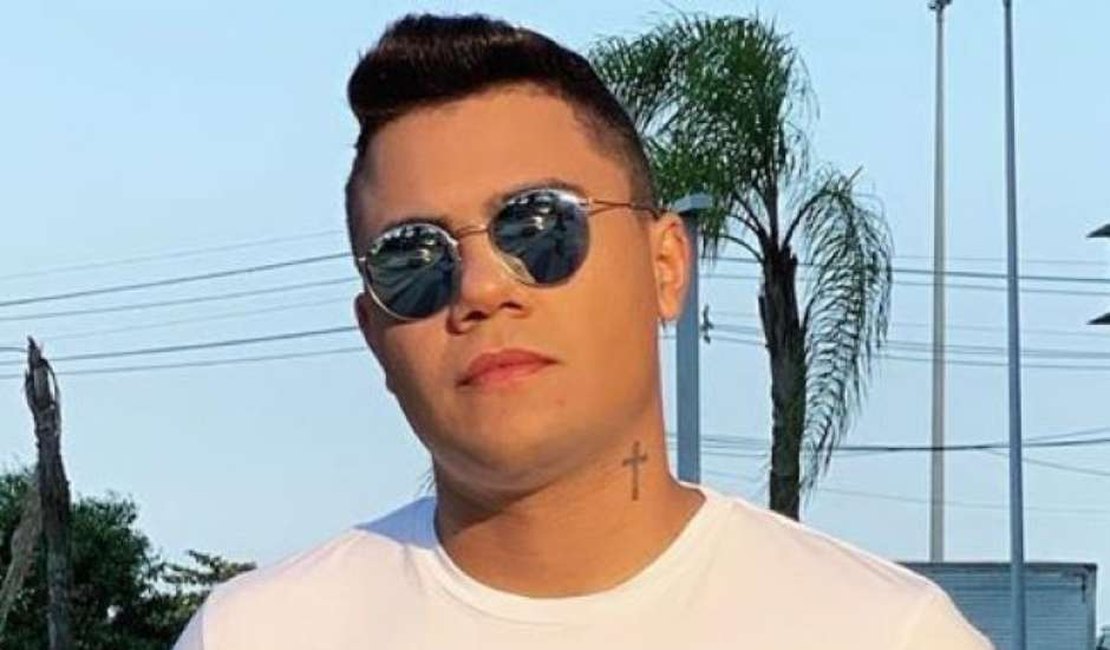 Sertanejo é detido dormindo em carro após festa e sem CNH