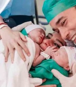 Andréia Sadi mostra primeira foto com os filhos gêmeos: ‘Única aglomeração possível’