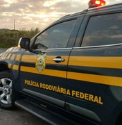 PRF recupera veículo roubado na BR-101, em Flexeiras