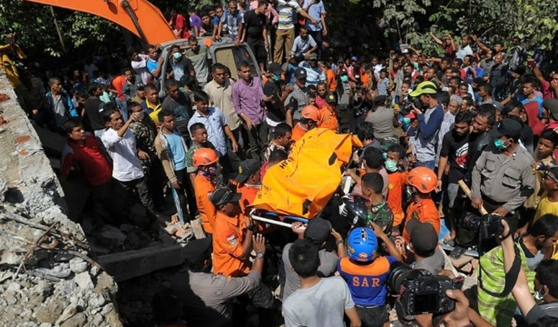 Terremoto de magnitude 6,5 deixa ao menos 97 mortos na Indonésia