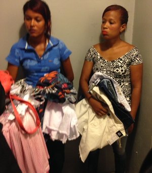 Mulheres são detidas após furtar roupas, bolsas e desodorantes em lojas do Centro