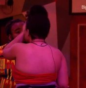 Rodrigo tenta beijar Rízia e ambas as famílias condenam a atitude do brother