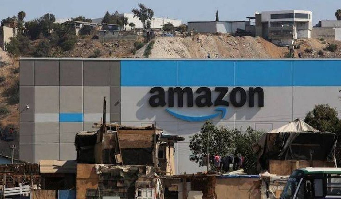 O controverso armazém da Amazon no meio de favela no México