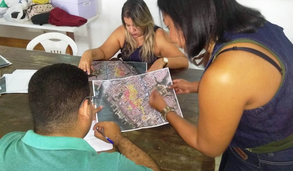Técnicos iniciam levantamento populacional no bairro do Pinheiro, em Maceió