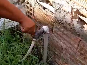 [Vídeo] Moradores do Senador Arnon de Mello, em Arapiraca, sofrem com a falta de água