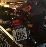 Polícia Civil recupera motocicleta roubada em estacionamento de supermercado