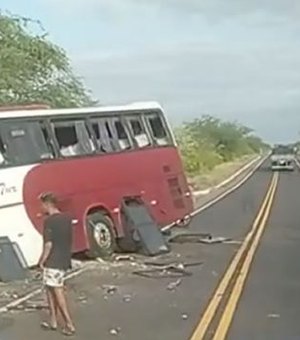 Acidente com dois ônibus de romeiros alagoanos deixa ao menos quatro mortos em Pernambuco