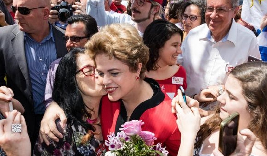 Confusão entre policiais, imprensa e apoiadores marca voto de Dilma