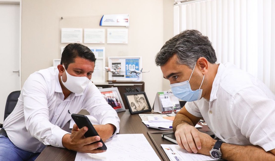 Líder comunitário apresenta projeto do polo industrial ao secretário Rafael Brito