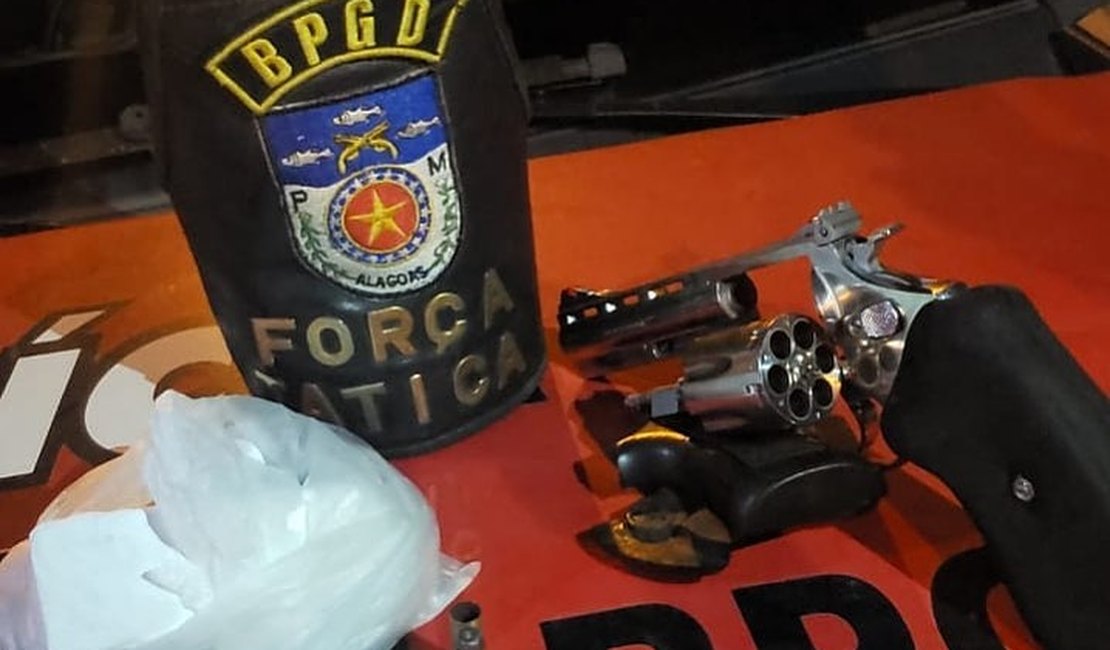 Suspeito de tráfico é preso com arma e cocaína na parte alta de Maceió