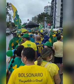 [Vídeo] Manifestantes fazem ato pró-Bolsonaro em Maceió