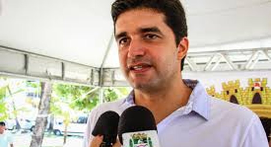 Rui Palmeira cospe no prato que comeu ao 'atacar' Renan Calheiros