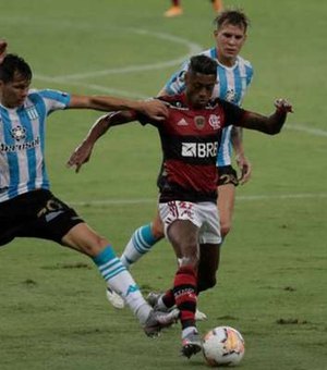 Após eliminação na Libertadores, torcida do Flamengo protesta do lado de fora do Maracanã