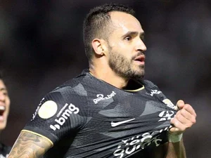 Renato Augusto dedica gol para mãe e esposa, e fala do estilo do Corinthians na partida