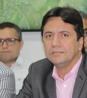 Elio Cavalcante deixa secretaria de Serviços Públicos para concorrer vaga na Câmara Municipal