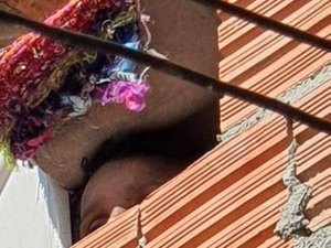 Criança mantida em barril pela família no interior de SP continua internada