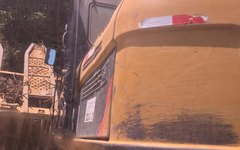 Tombamento de carregadeira provoca congestionamento na AL 101 Norte