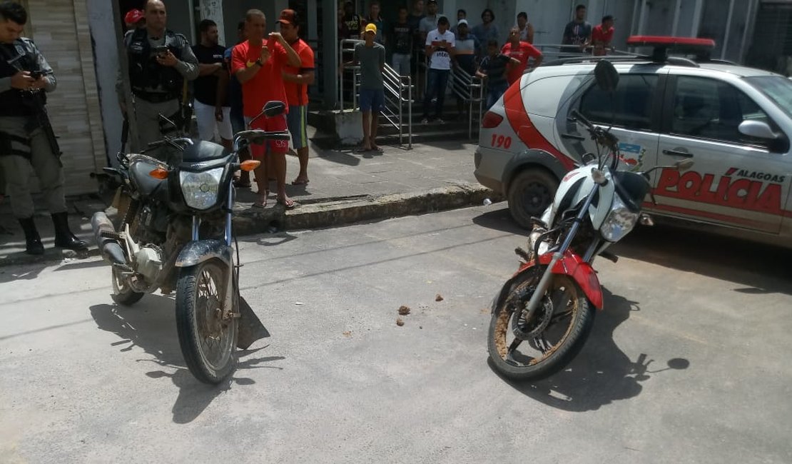 Dupla rouba motocicleta e troca de tiros com a polícia, em Porto Calvo