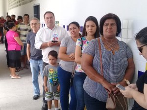 Luciano Barbosa, vice-governador, vota em Arapiraca neste domingo (7)