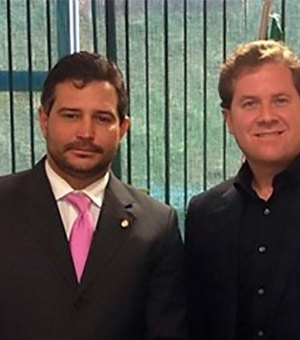 Quintella e Beltrão se reúnem com prefeitos na AMA