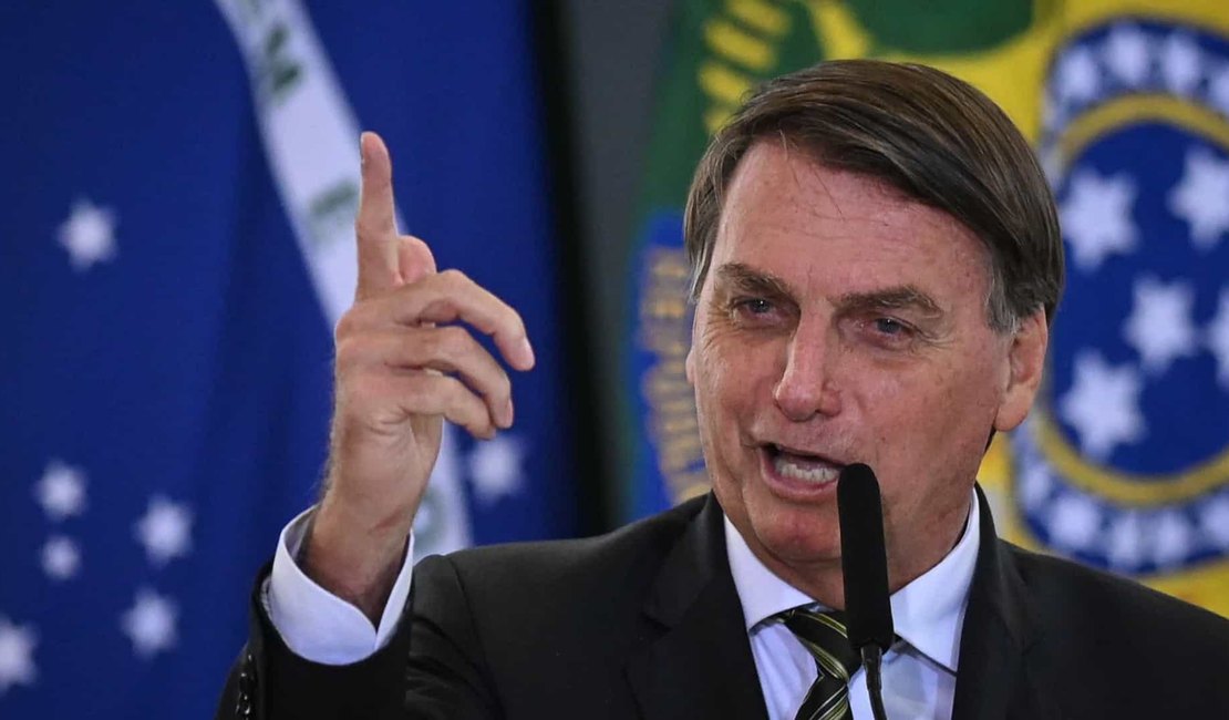 Bolsonaro assina alterações no Marco Civil da internet