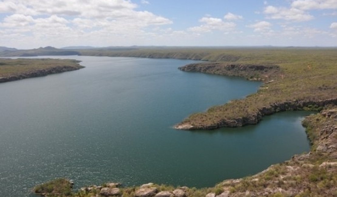 Casal suspende abastecimento por causa de cyanobactérias no lago de Xingó