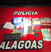 Mulher é presa em flagrante com drogas dentro de residência em Arapiraca