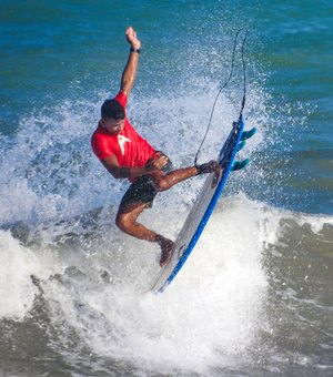 Campeonato de Surf de Japaratinga faz sucesso