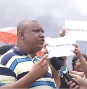 População fecha BR-104 em protesto pela falta de água em Rio Largo