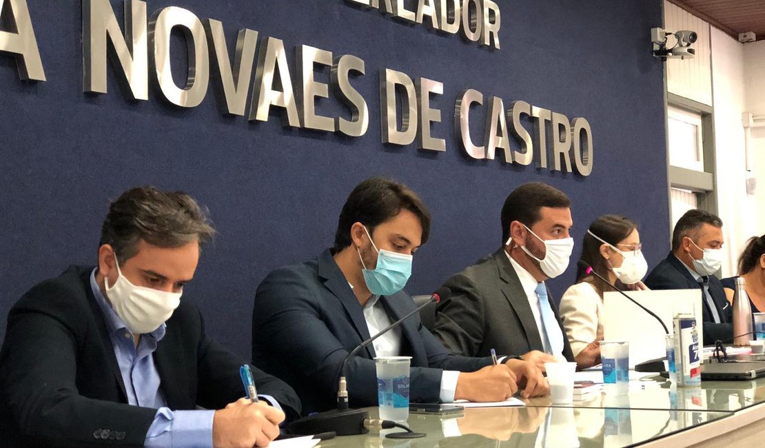Vereador Joãozinho se reúne com empresas responsáveis pelas obras de esgotamento sanitário
