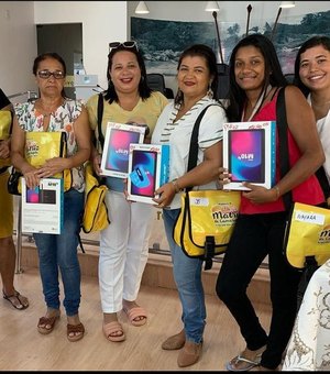 Prefeitura entrega tablets para agentes de saúde de Matriz de Camaragibe