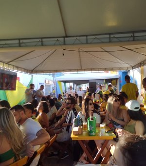 Maceioenses celebram vitória do Brasil na estreia da Copa no Catar