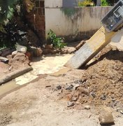 Vídeo: poste cai devido à infiltração no bairro de Carvão, Maragogi