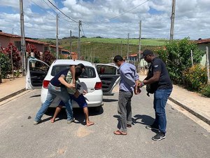 Dupla é presa suspeita de matar homem por causa de sandália em Marechal