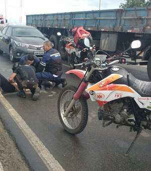 Acidente entre moto e carro deixa uma jovem ferida na AL-220